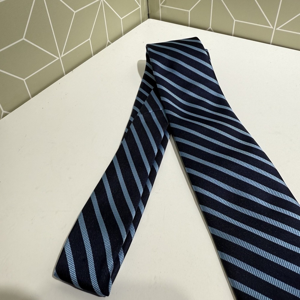 TOMMY HILFIGER MENS NEW NAVY‎ 100%SILK CLASSIC NECKTIE WIDTH:3 1/8" - Picture 4 of 9